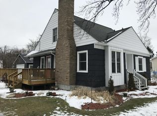 907 Pine St, Ludington, MI 49431