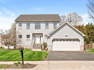 28 Terrier Pl, Kendall Park, NJ