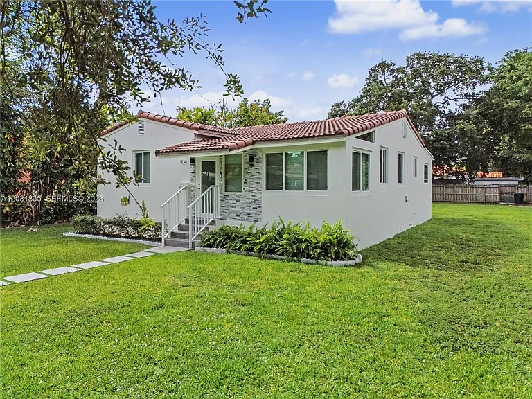 436 Lark Ave — Photo 1