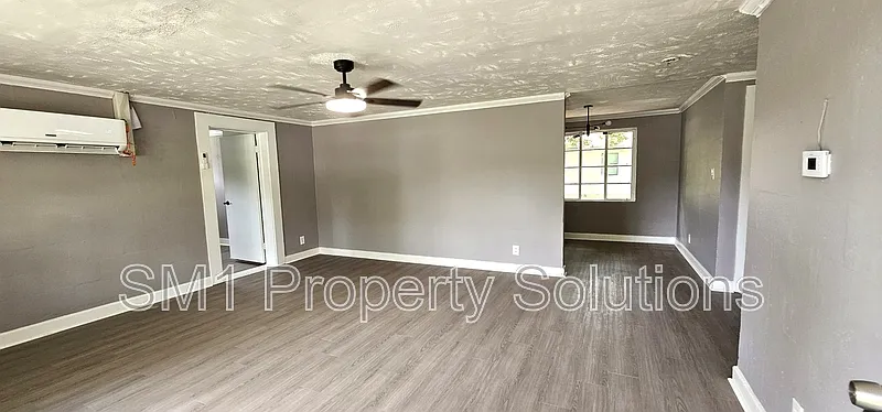 3 bed, 1.0 bath, 1109 sqft, $1,325 — Photo 2