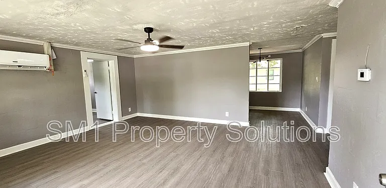1001 Burton Ave — Photo 2