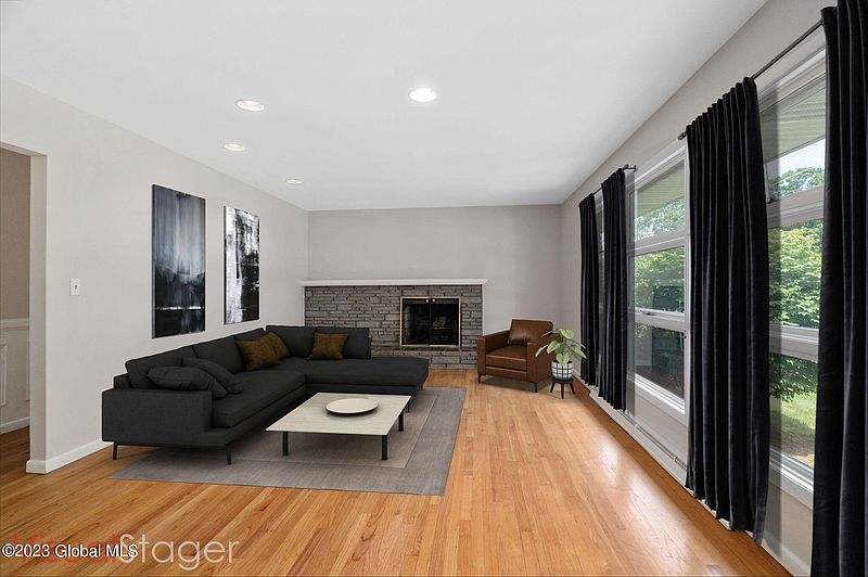 3rd image of 7 Crommelin Drive