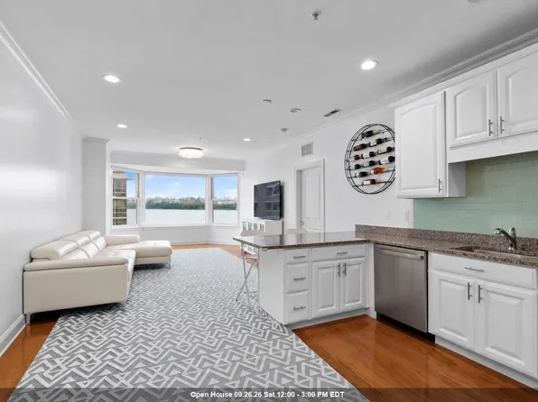 20 Avenue At Port Imperial APT 403, West New York, NJ 07093