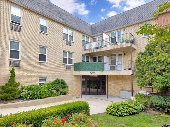 596 Broadway #15B, Lynbrook, NY 11563