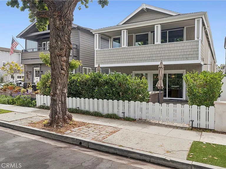 618 Acacia Ave — Photo 1