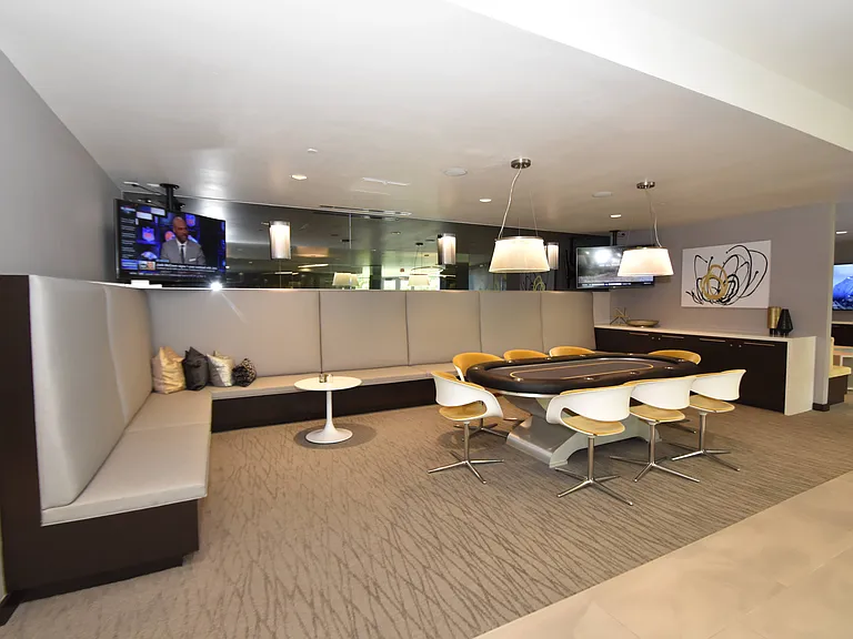 360 Luxury Apartments — Photo 25