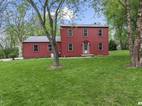 38 Wedgewood Ln, Girard, IL 62640