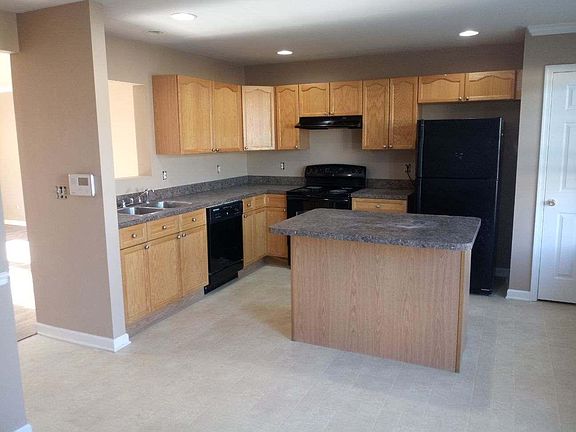 3rd image of 103 Aero St