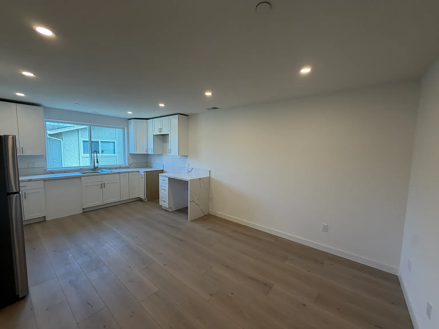 2 bed, 853 sqft, $3,800 — Photo 4