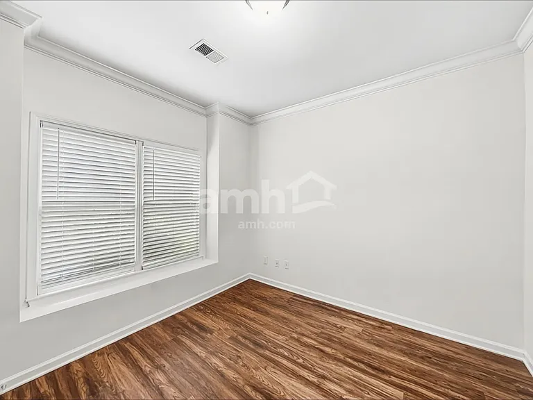 1296 Crown Ter — Photo 14