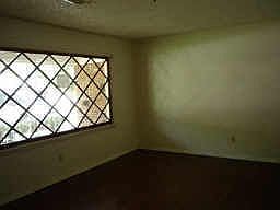 4th image of 825 Perry Dr