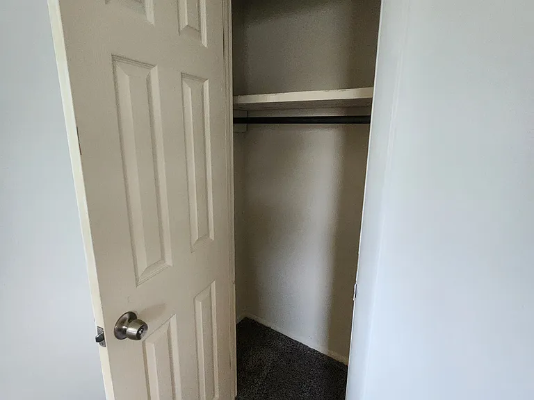 332 N River Rd — Photo 29