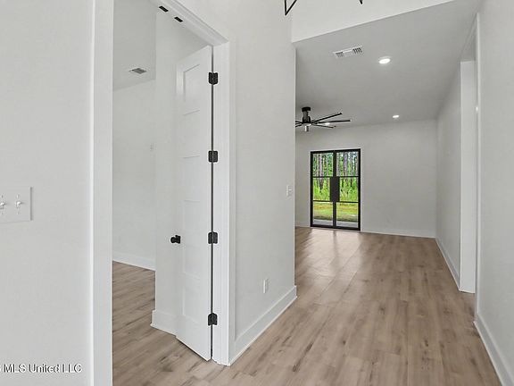 4th image of 5528 Richmond St