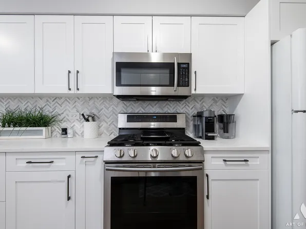 11110 E Cove Cir Unit 2A, Palos Hills, IL 60465