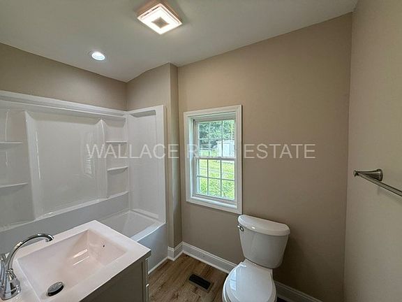 4th image of 2513 Wilson Ave