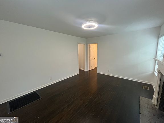 3rd image of 1383 Lanvale Dr SW