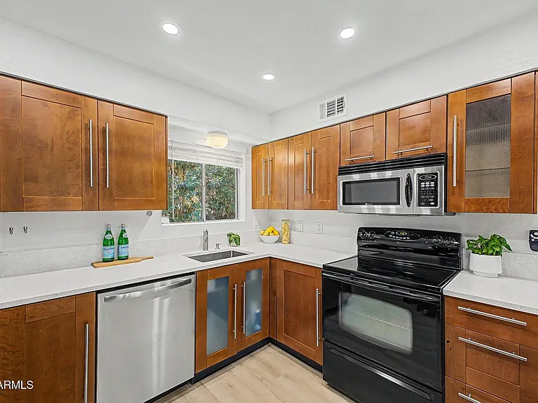 2727 E Montecito Ave — Photo 8