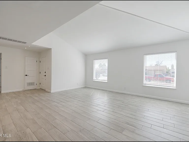8617 Darlina Dr — Photo 10