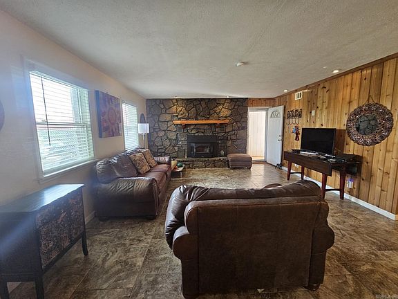 3rd image of 6282 N 395th Hwy