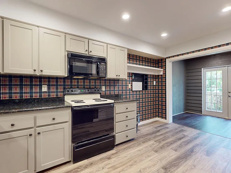 5166 Lancewood Dr — Photo 8