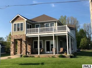 568 N Shore Dr, Springport, MI 49284