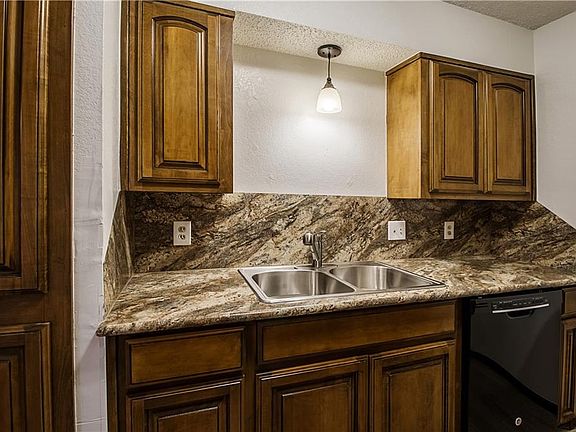 4th image of 3009 SW 124th St
