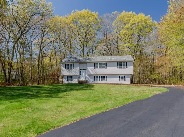 136 Hope Hill Ter, Cranston, RI 02921