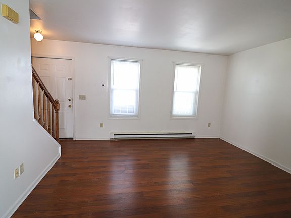 4th image of 40 Oriole Dr