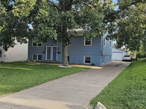3517-3519 Central Ave #1 & 2, Bettendorf, IA 52722