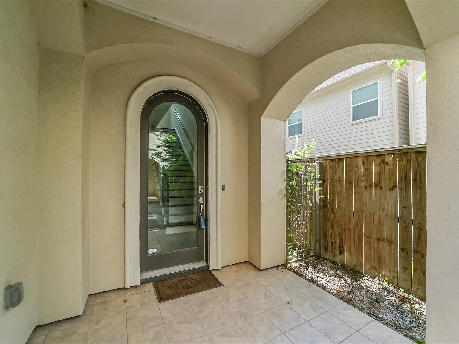 3 bed, 3.5 bath, 2356 sqft, $3,200 — Photo 3
