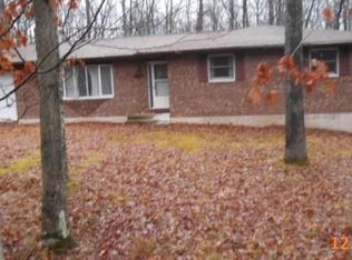273 Oak Hill Rd, Hawley, PA 18428