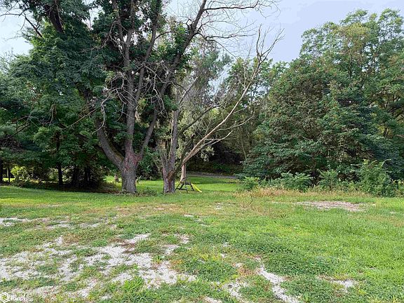 2nd image of 4 Hickory Ln
