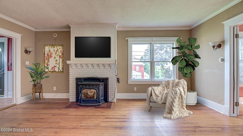 2nd image of 14 Saratoga Avenue
