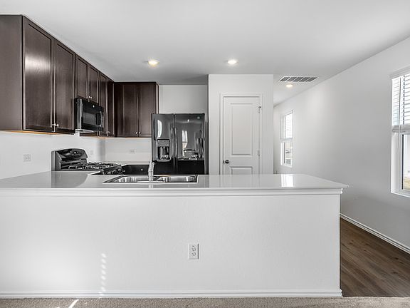 3rd image of 61 Trinity Cir