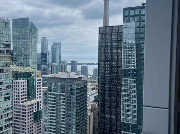 8 Widmer St #4505, Toronto, ON M5V 0W6