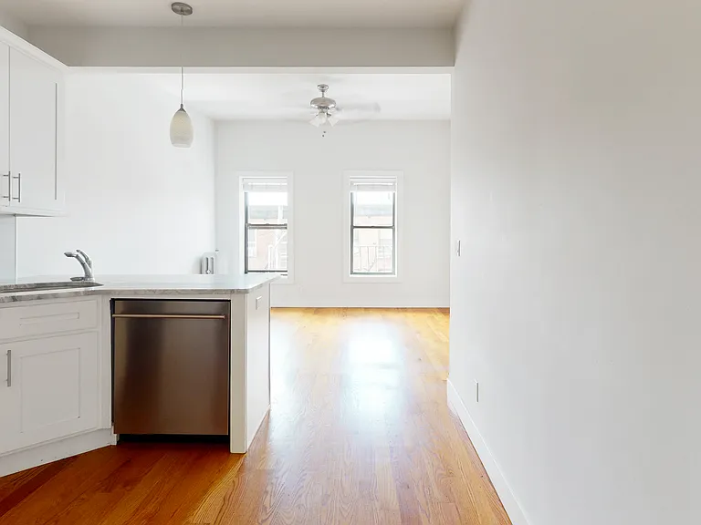 661 Henry St #3R — Photo 1