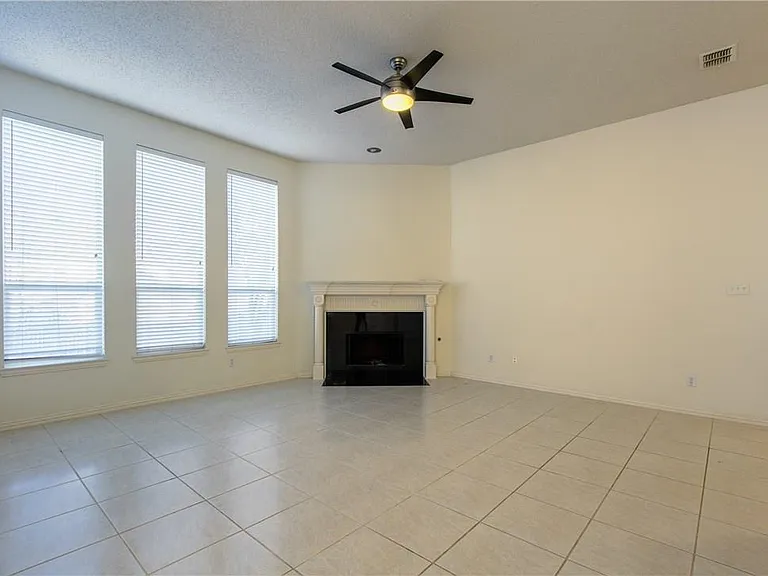 8216 Spring Valley Ln — Photo 3