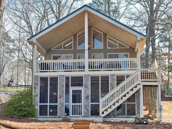 242 N Shoreline Dr, New London, NC 28127