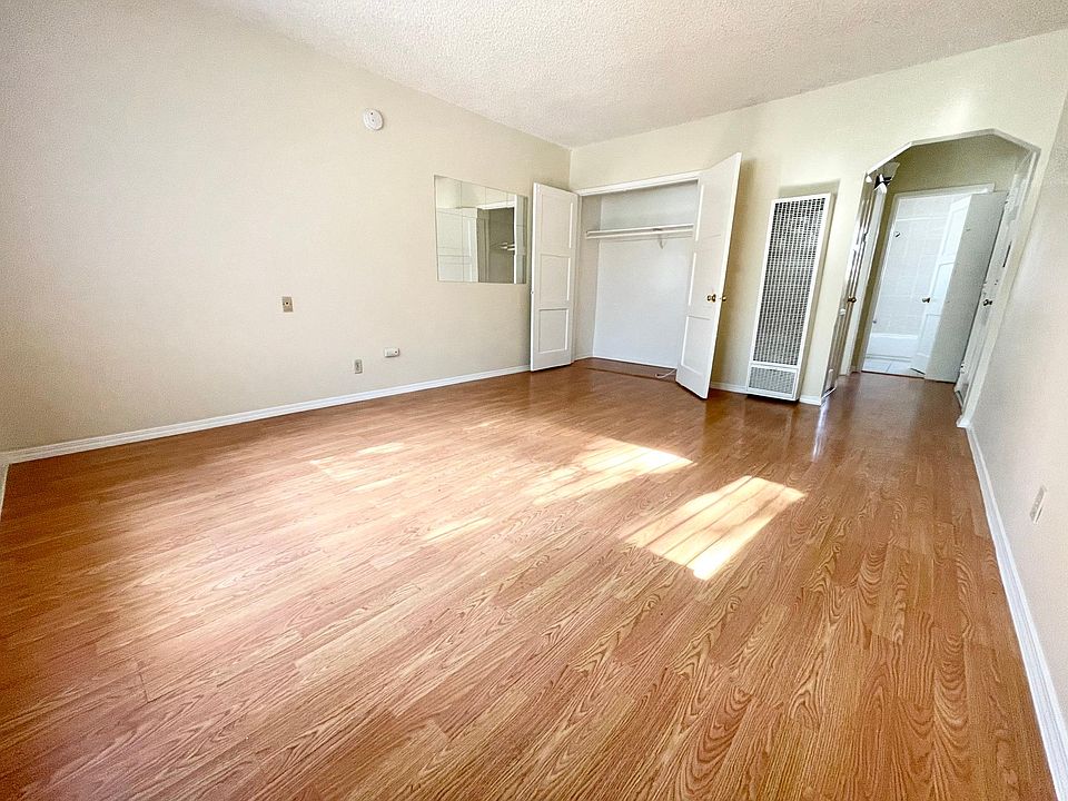 1st image of 485 Riverdale Dr APT 4