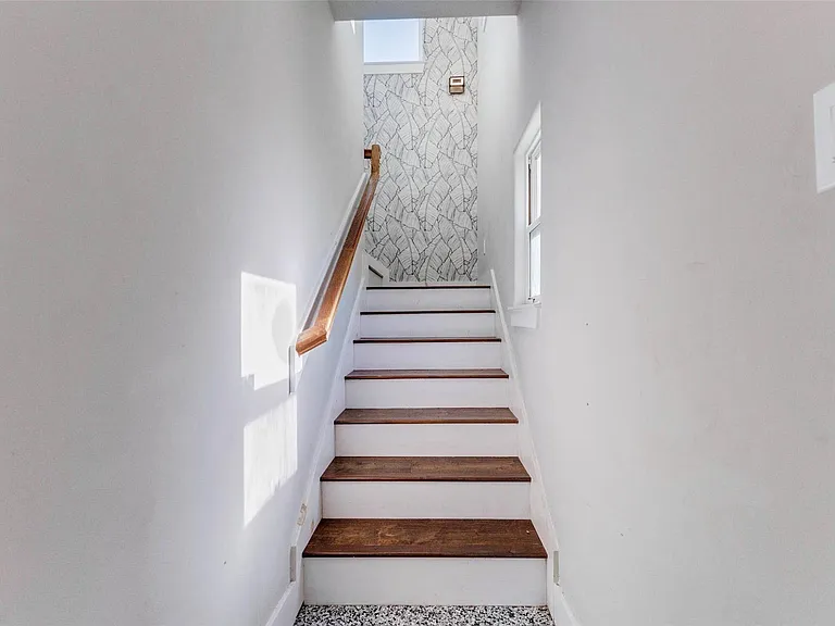 5410 Valerie St — Photo 38