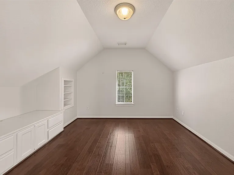 8110 Clearwater Xing — Photo 29