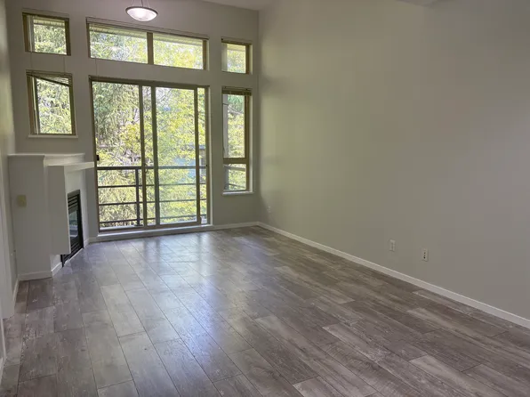 9319 University Cres, Burnaby, BC V5A 4Y5