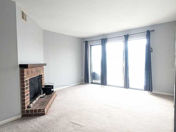 5th image of 102 Steeple Dr APT F