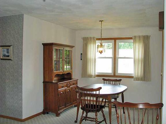 3rd image of 410 Christine Dr