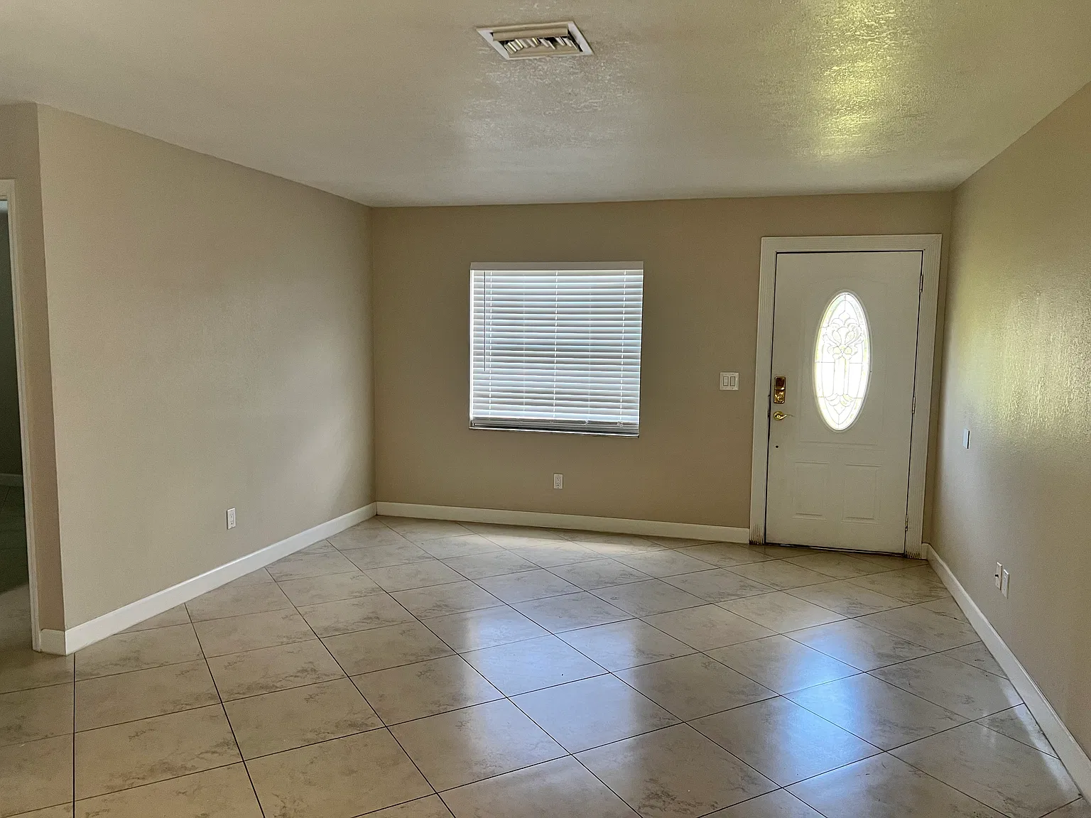 3 bed, 1768 sqft, $2,500 — Photo 2