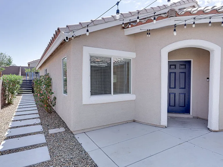 1088 Snow Roof Ave — Photo 3