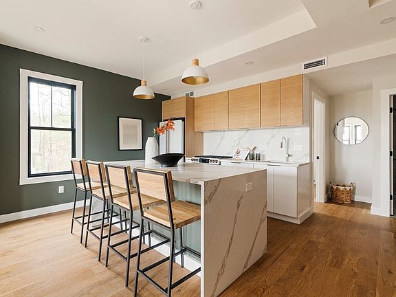 3rd image of 16 Yale Ter Floor 2