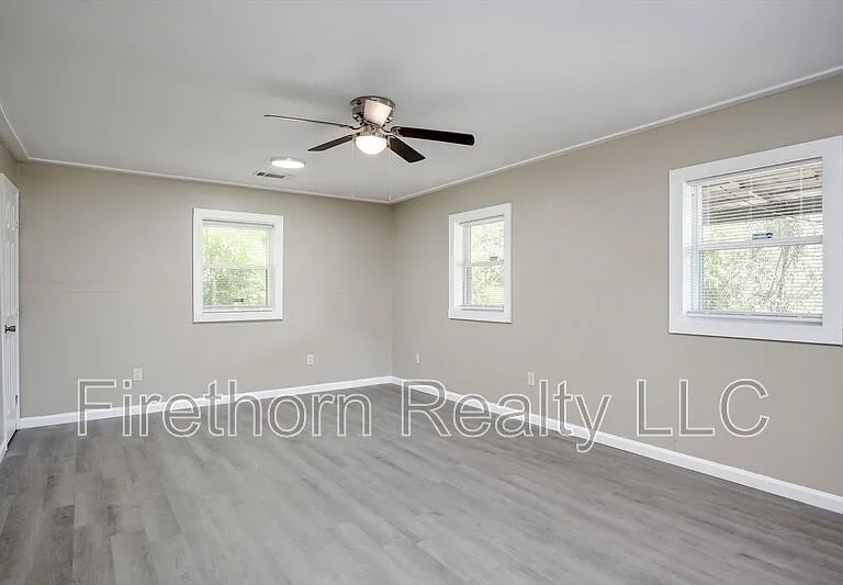 2719B Meadowbrook Dr — Photo 10