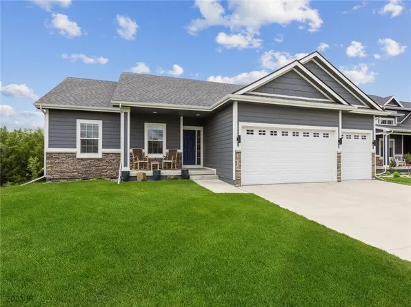 1011 Lynne Dr, Adel, IA 50003