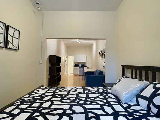 Rented by Bond New York | media 17